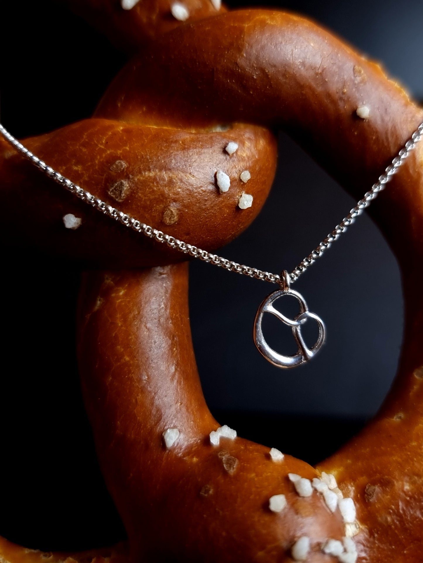Oktoberfest BRETZEL Halskette